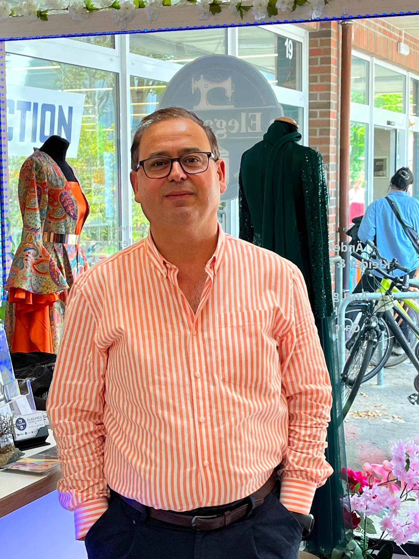 Inhaber der Elegance Schneiderei & Wäscherei in Winsen